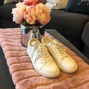 Kennith Cole sneaker